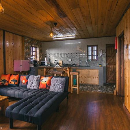شقة The Wonky House Timau المظهر الخارجي الصورة